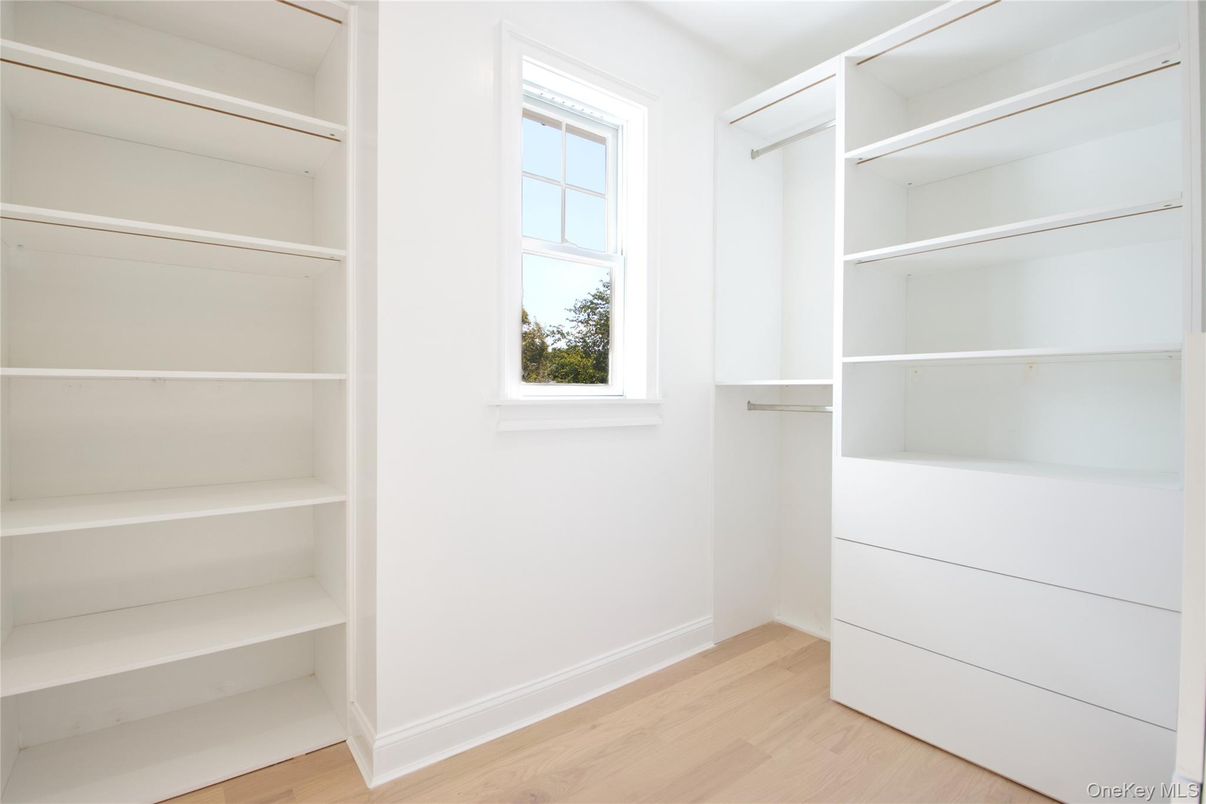 Interior, Walk-in Closets, Wood Texture Flooring