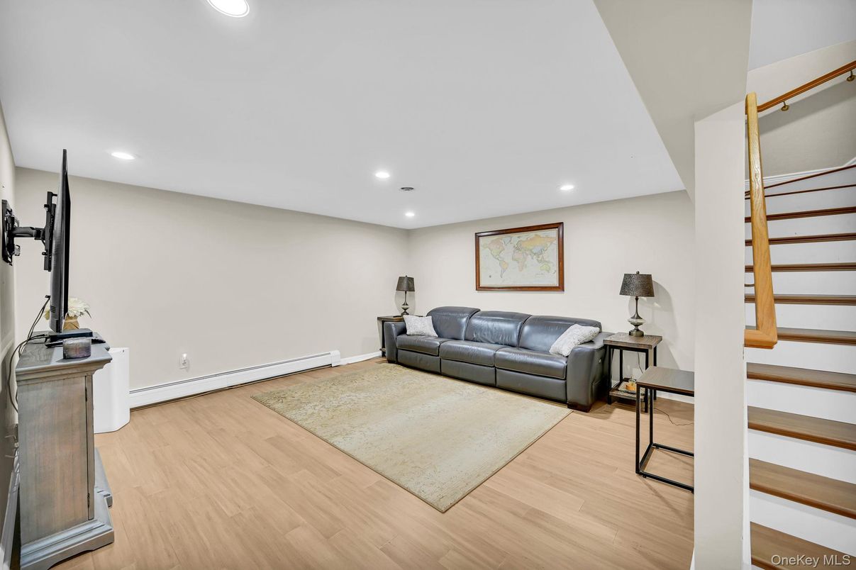 Interior, Recessed Lighting, Wood Texture Flooring