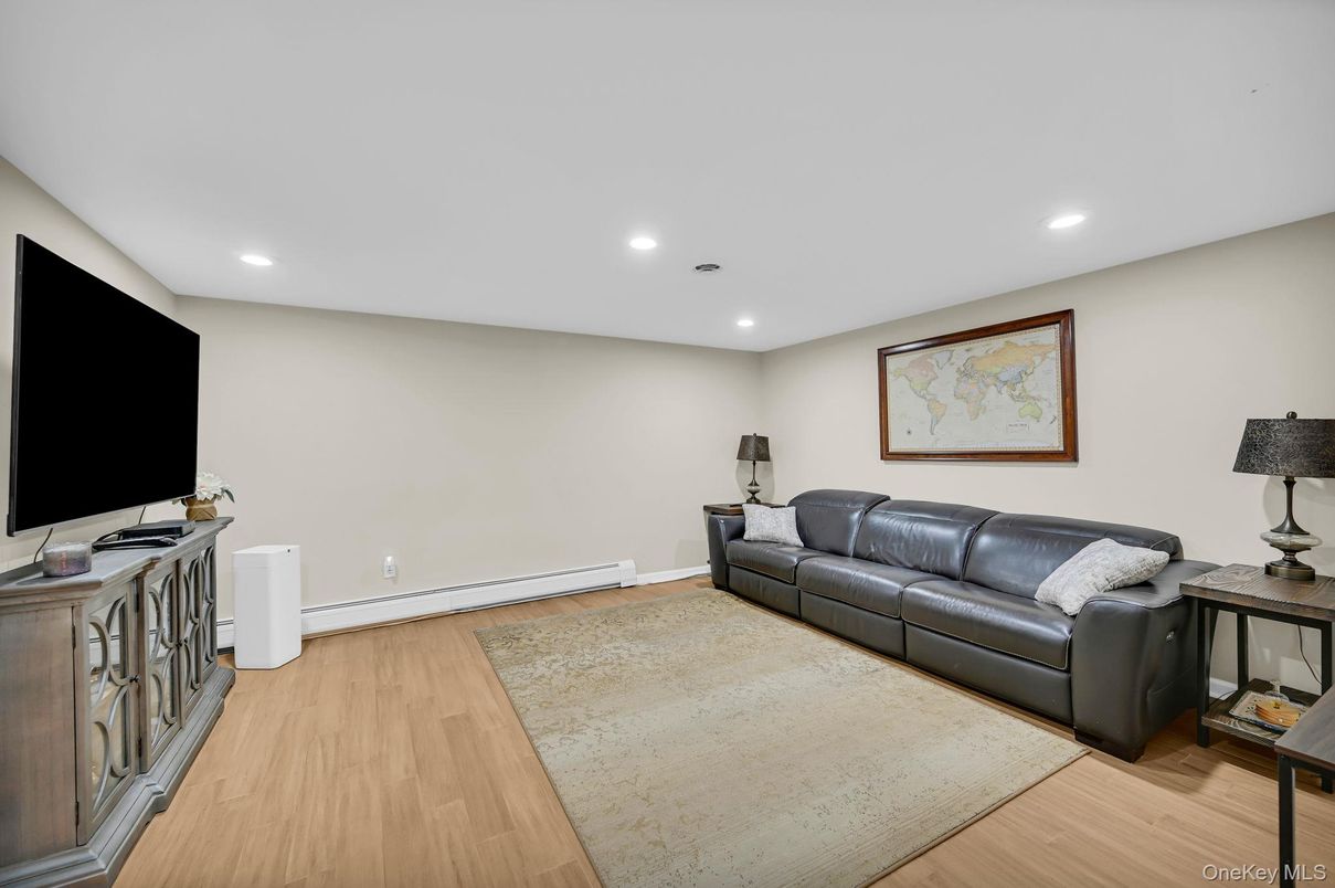 Interior, Recessed Lighting, Wood Texture Flooring