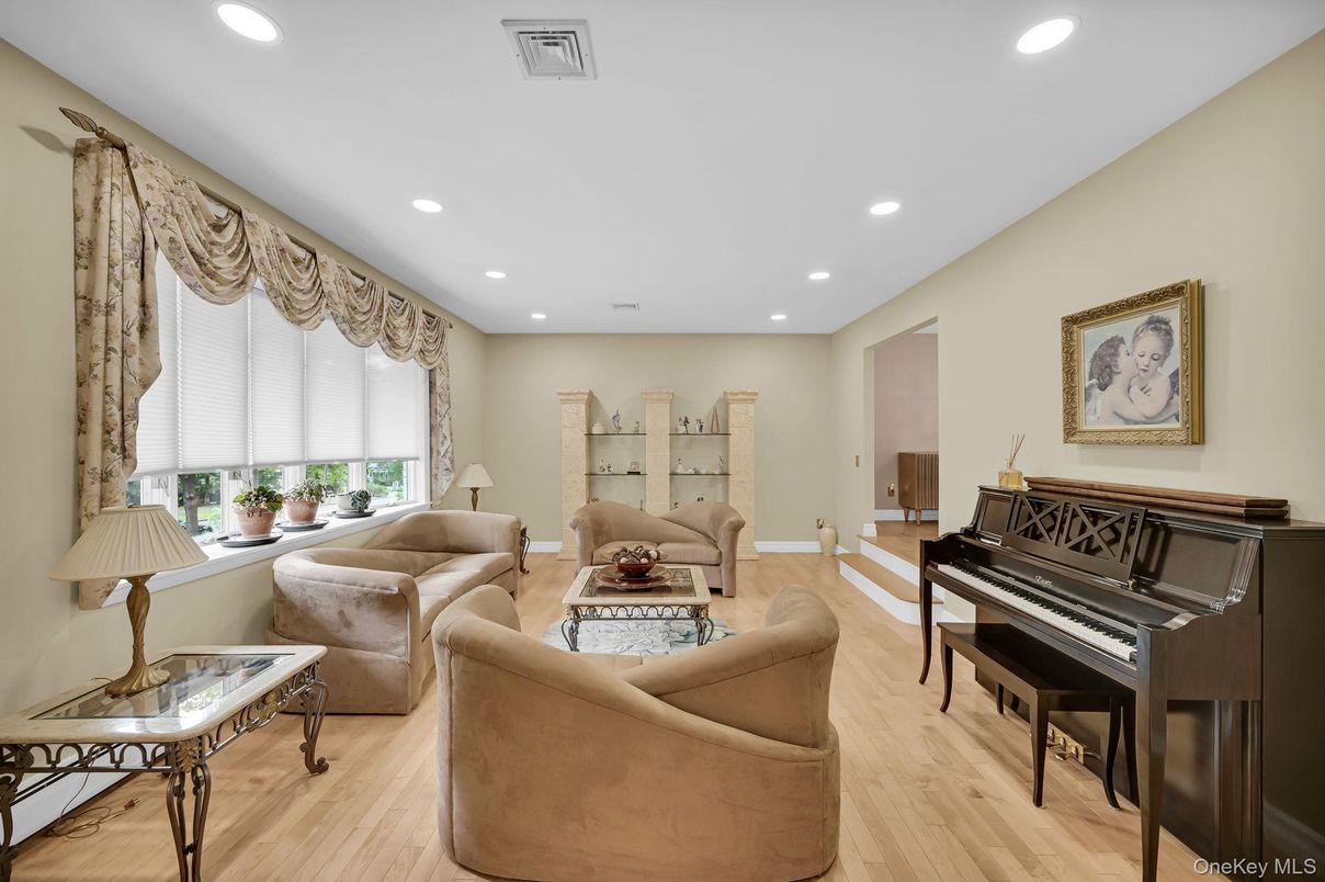 Interior, Living room, Piano, Recessed Lighting, Wood Texture Flooring