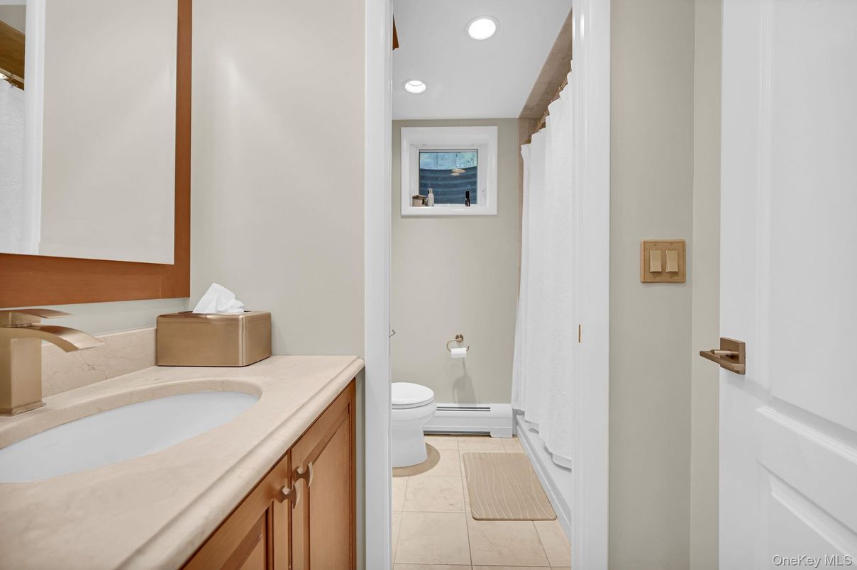Bathroom, Interior, Recessed Lighting