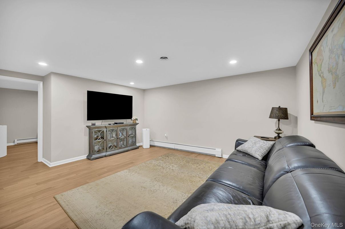 Interior, Living room, Recessed Lighting, Wood Texture Flooring