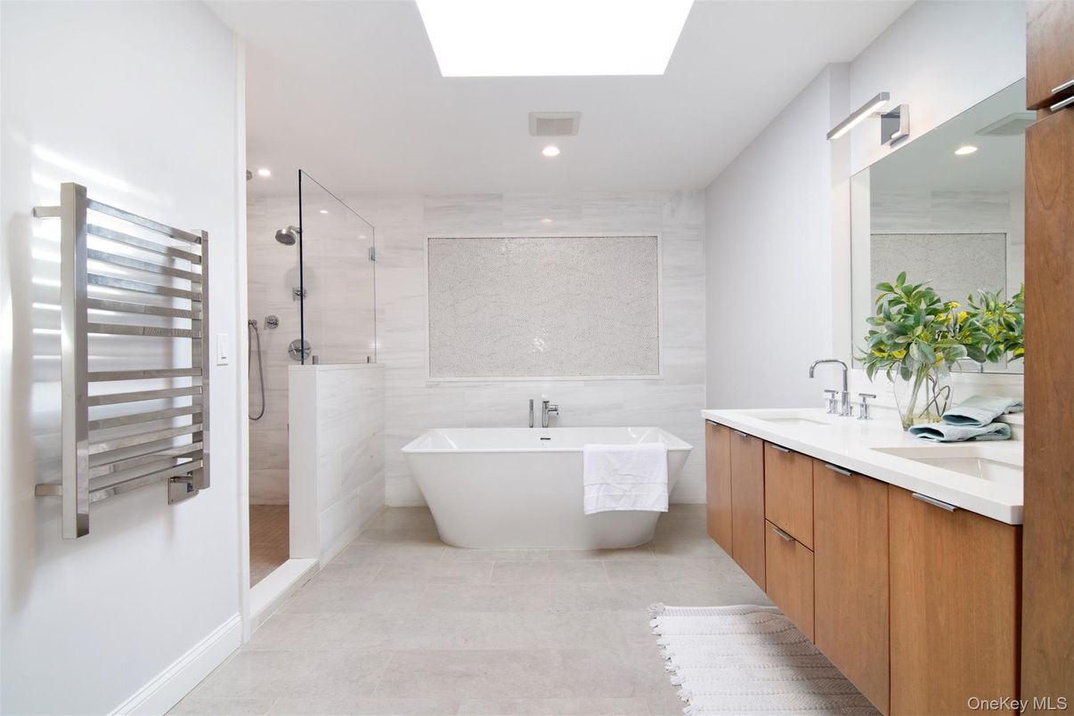 Bathroom, Dual Sink Vanities, Free Standing Baths, Glass Shower, Interior, Recessed Lighting