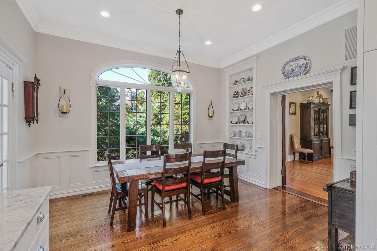 Dining room, Interior, Pendant Lights, Recessed Lighting, Wood Texture Flooring