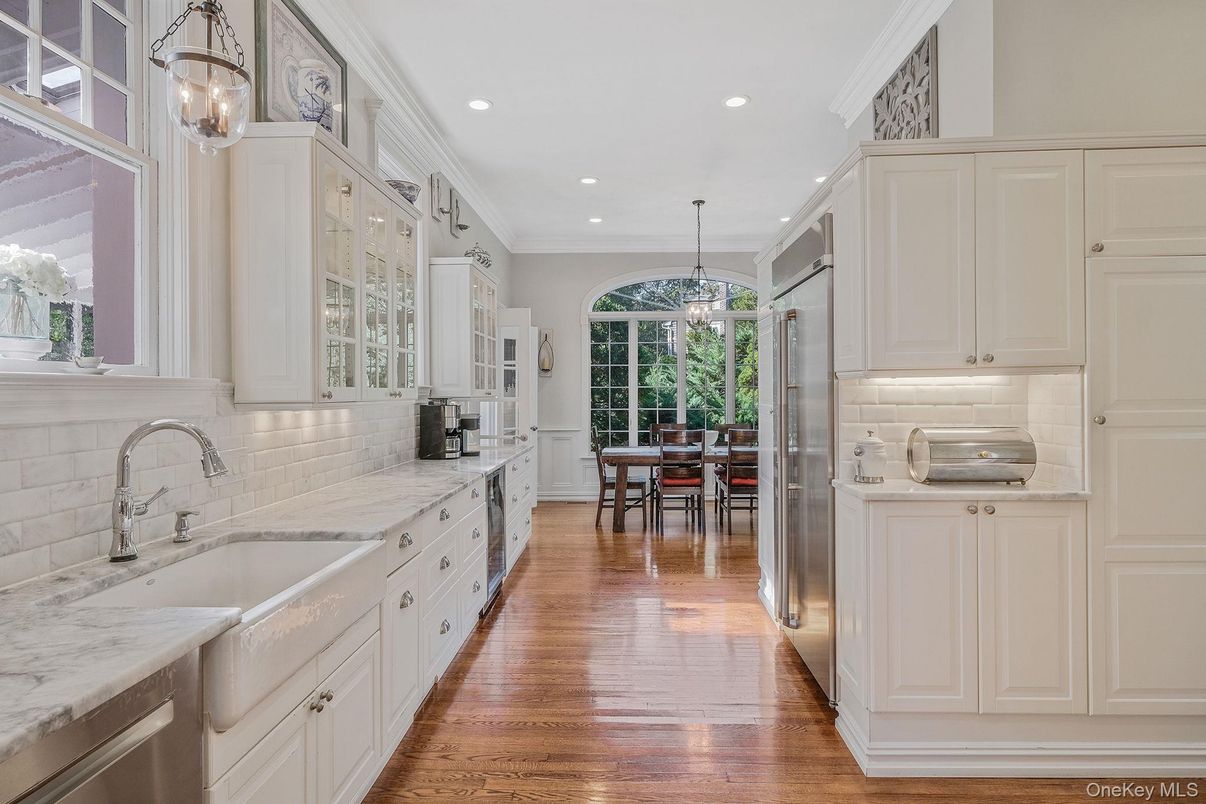 Dining room, Interior, Kitchen, Pendant Lights, Recessed Lighting, Wood Texture Flooring