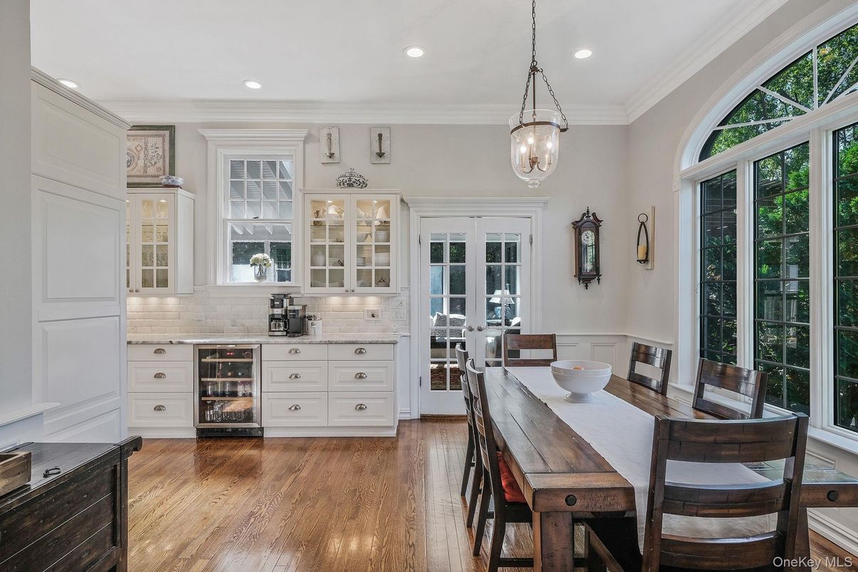 Dining room, Interior, Pendant Lights, Recessed Lighting, Wood Texture Flooring
