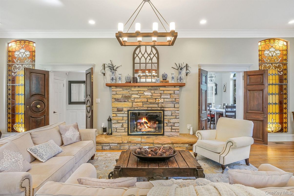 Fireplace, Interior, Living room, Pendant Lights, Recessed Lighting, Wood Texture Flooring