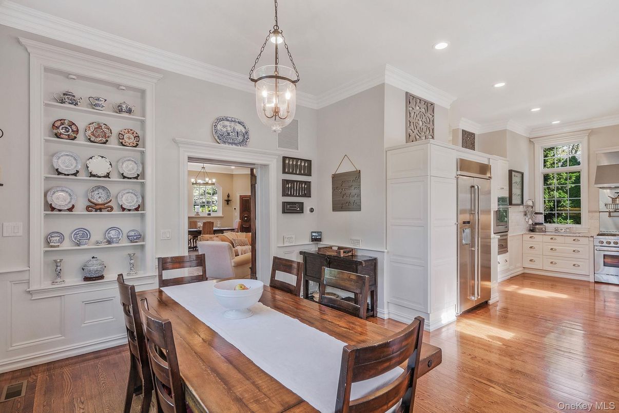 Dining room, Interior, Kitchen, Pendant Lights, Recessed Lighting, Wood Texture Flooring