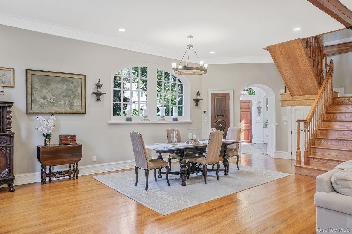 Chandelier, Dining room, Interior, Piano, Recessed Lighting, Wood Texture Flooring