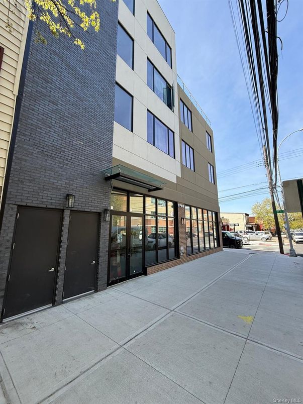 Exterior, Facade, Brick Facade, Highrise