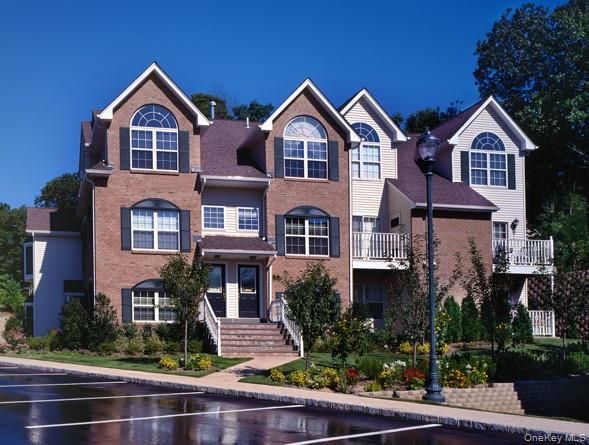 Exterior, Facade, Brick Facade, Rowhouse