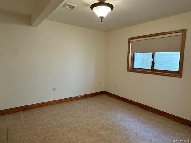 Empty room, Interior
