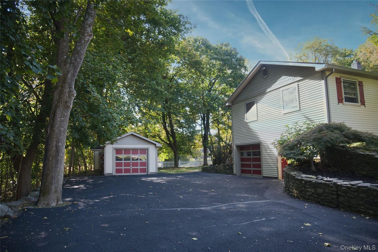 Detached Garage, Exterior