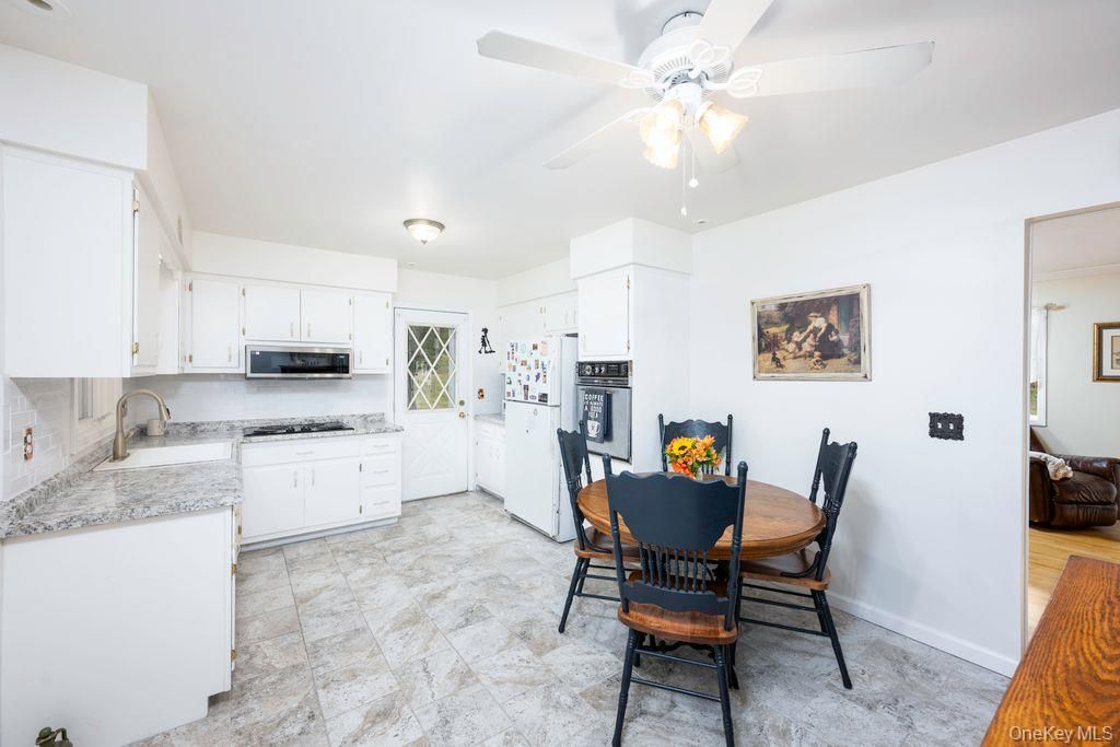 Dining room, Interior, Kitchen, Stainless Steel Appliances