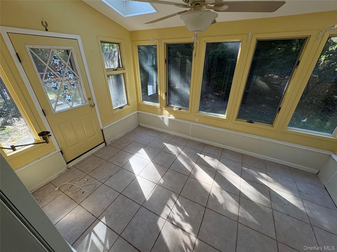 Empty room, Interior, Sun Room