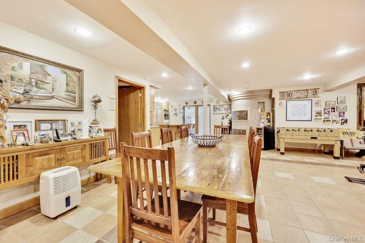 Dining room, Interior, Recessed Lighting