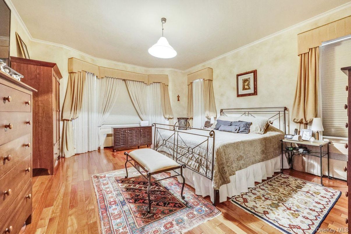 Bedroom, Interior, Pendant Lights, Wood Texture Flooring