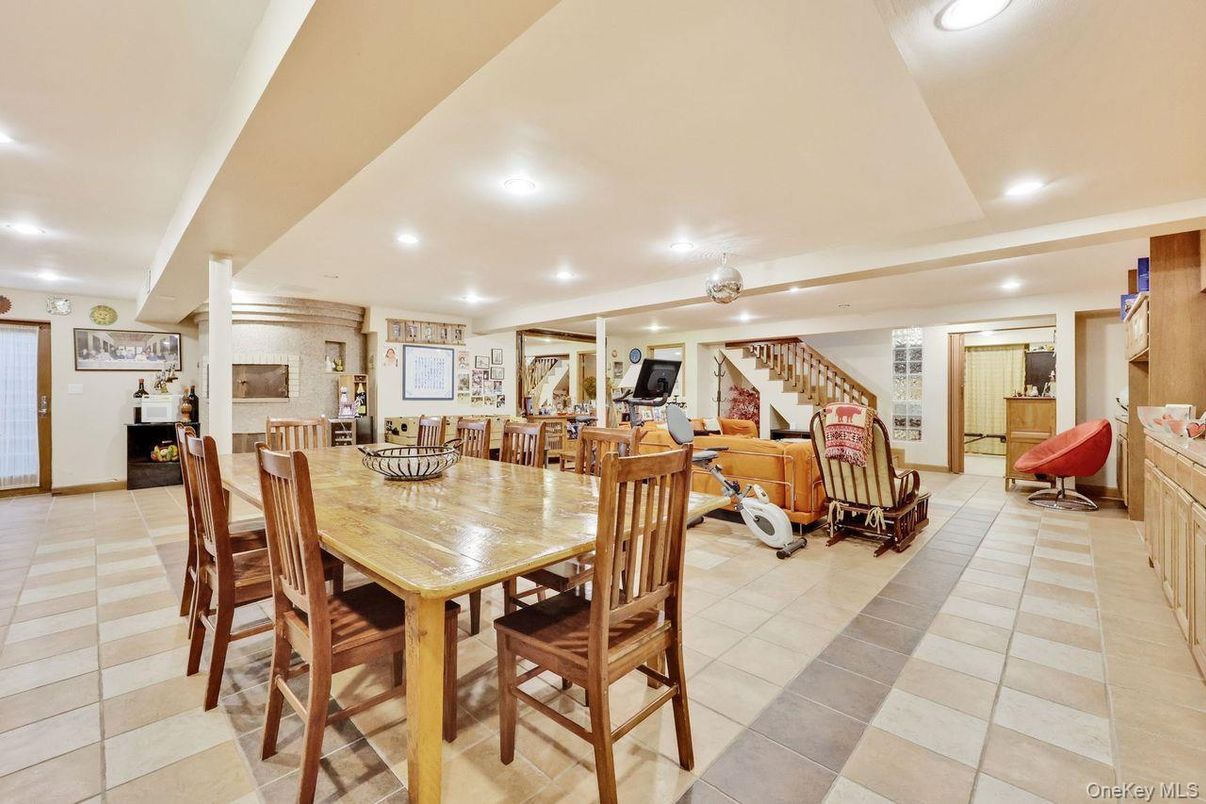 Dining room, Interior, Recessed Lighting