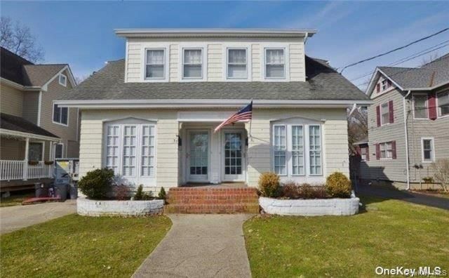 Exterior, Facade, American Foursquare
