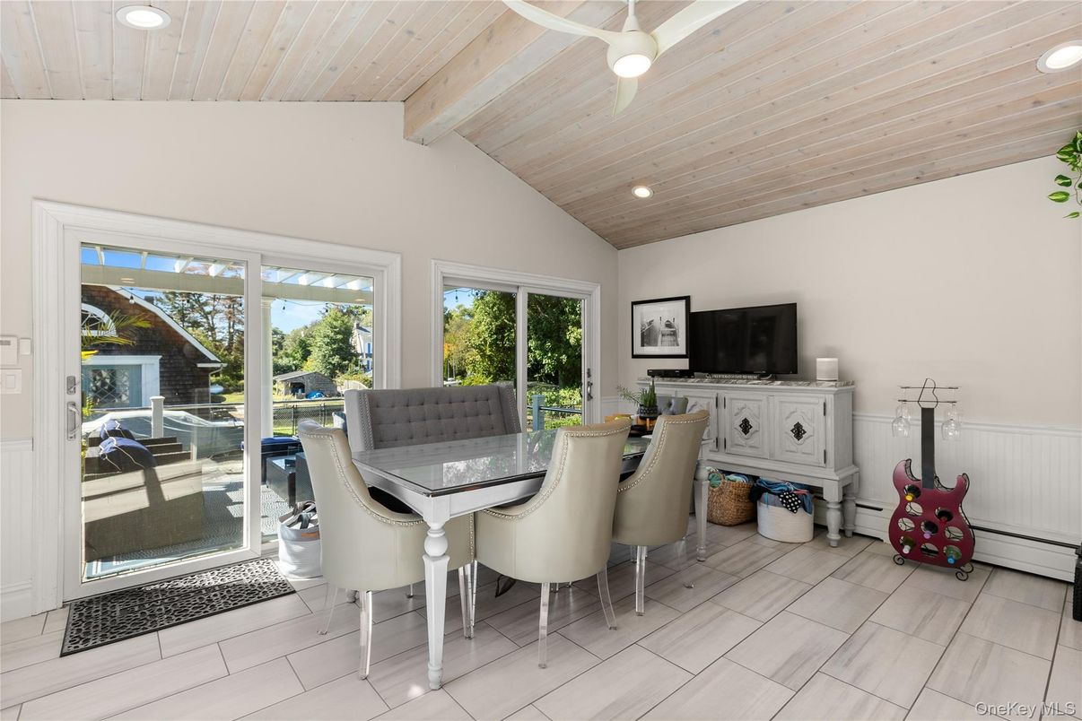 Dining room, Interior, Recessed Lighting, Wooden Beams, Wooden Ceilings