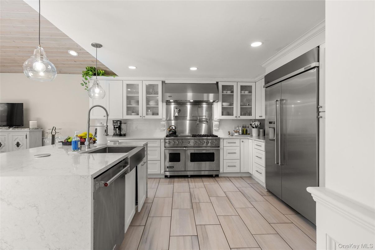 Interior, Kitchen, Pendant Lights, Recessed Lighting, Stainless Steel Appliances