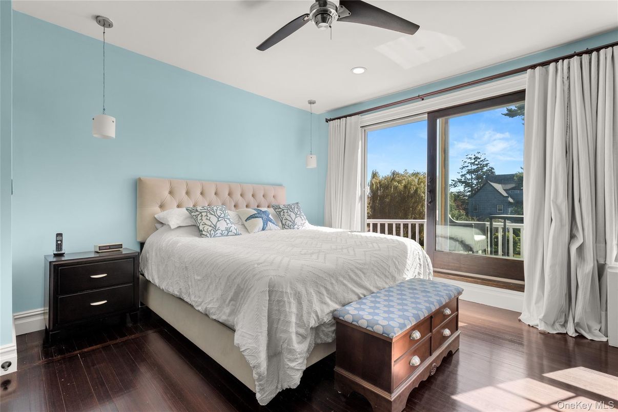 Bedroom, Interior, Pendant Lights, Recessed Lighting, Wood Texture Flooring