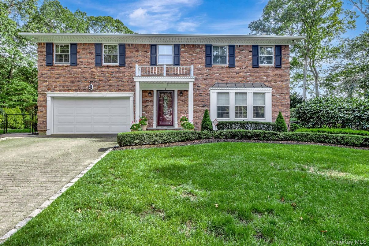 Attached, Exterior, Facade, Brick Facade, Georgian