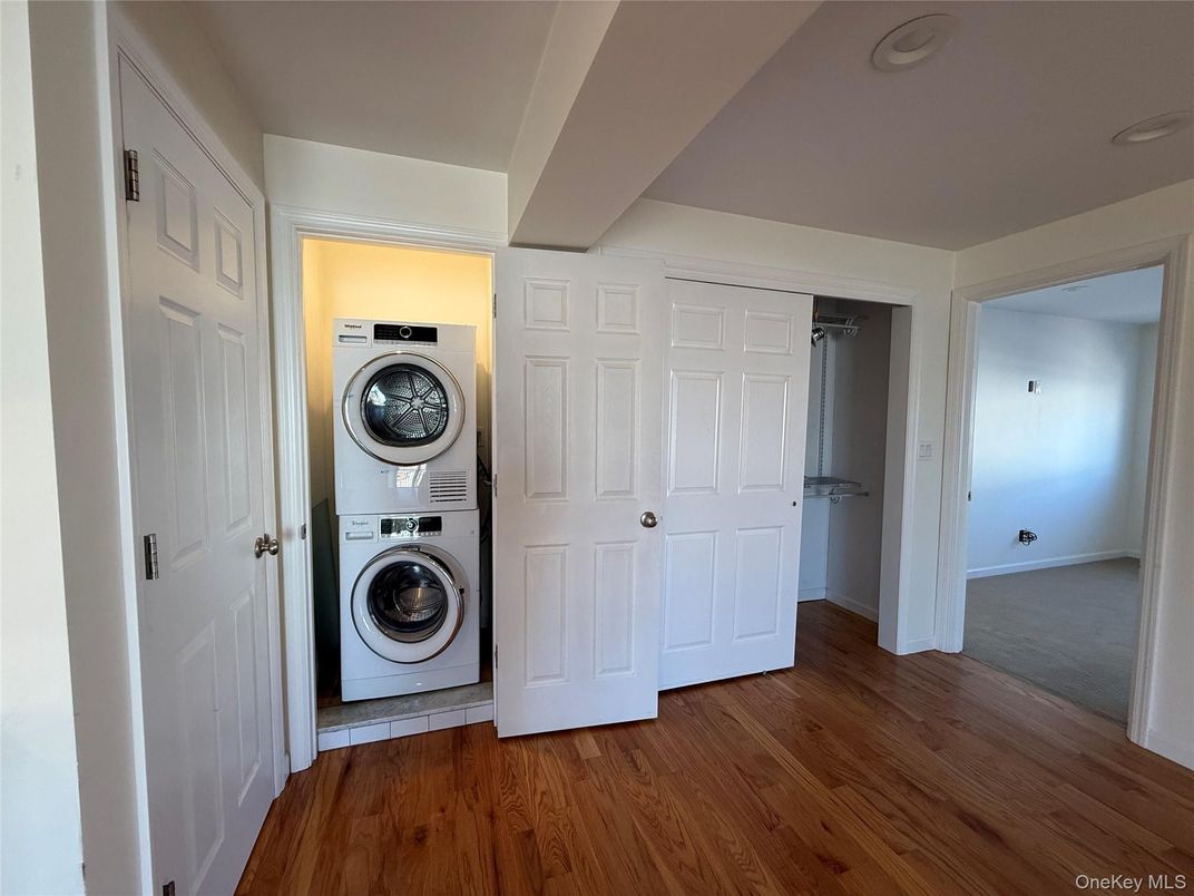 Interior, Utility Closets, Washer, Wood Texture Flooring
