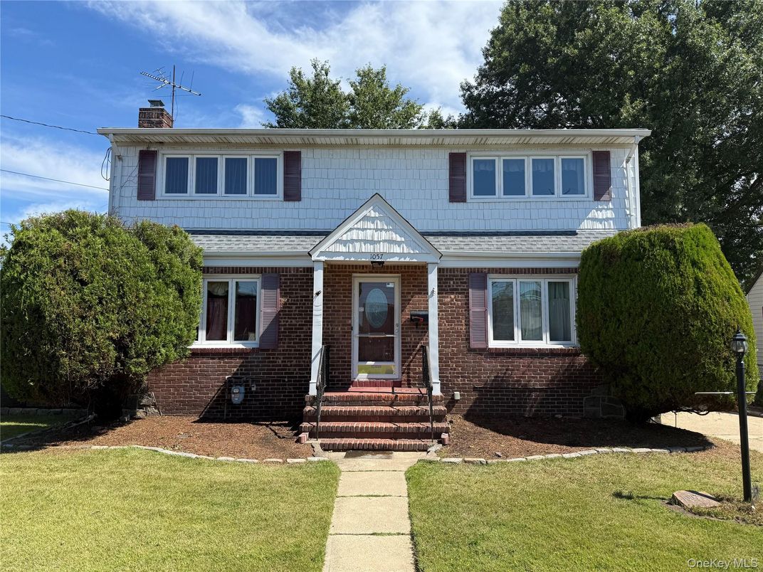 Exterior, Facade, Brick Facade, Raised Ranch