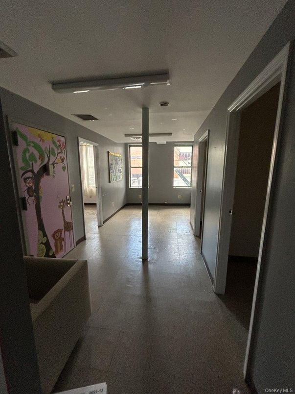 Empty room, Interior, Recessed Lighting