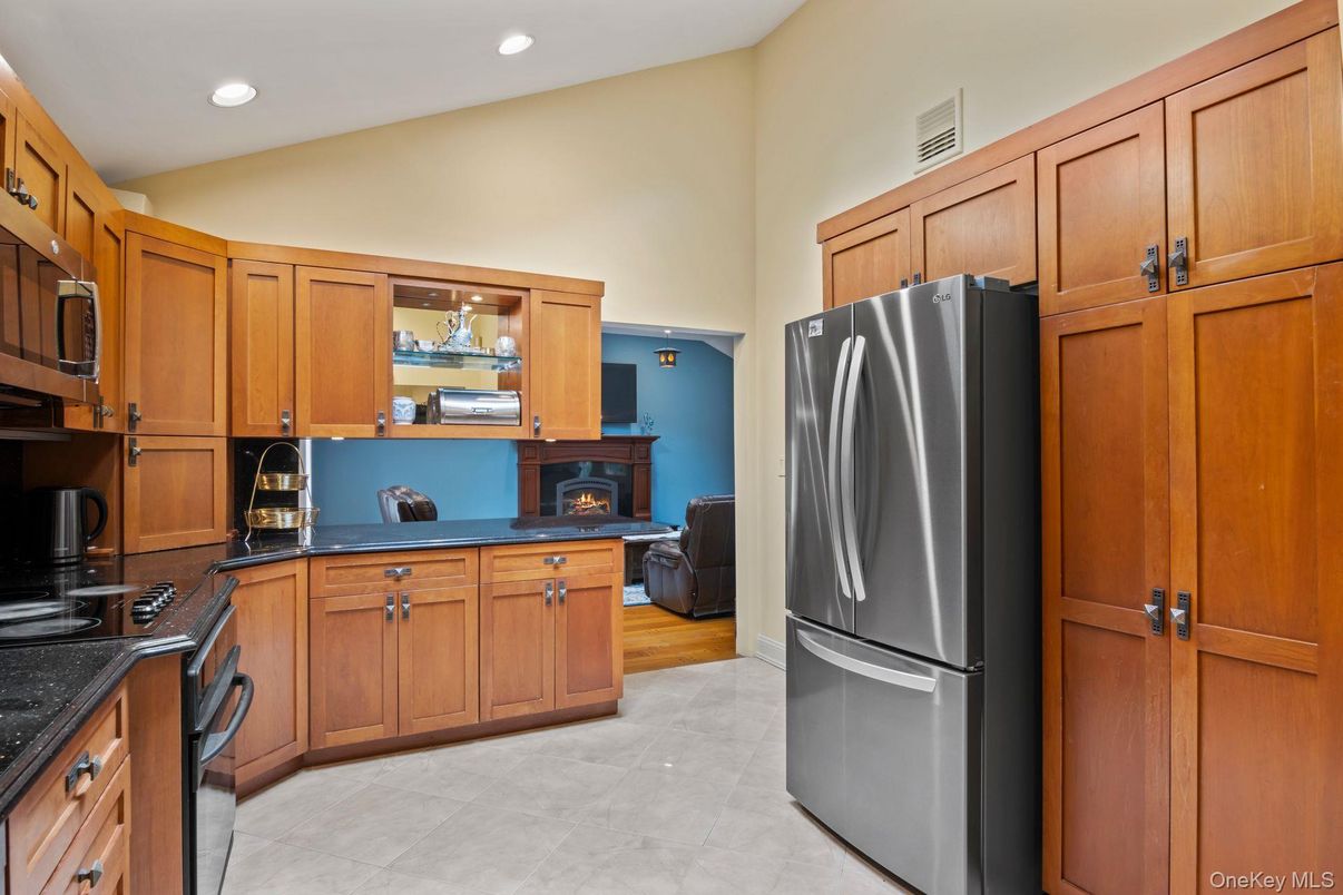 Fireplace, Interior, Kitchen, Recessed Lighting