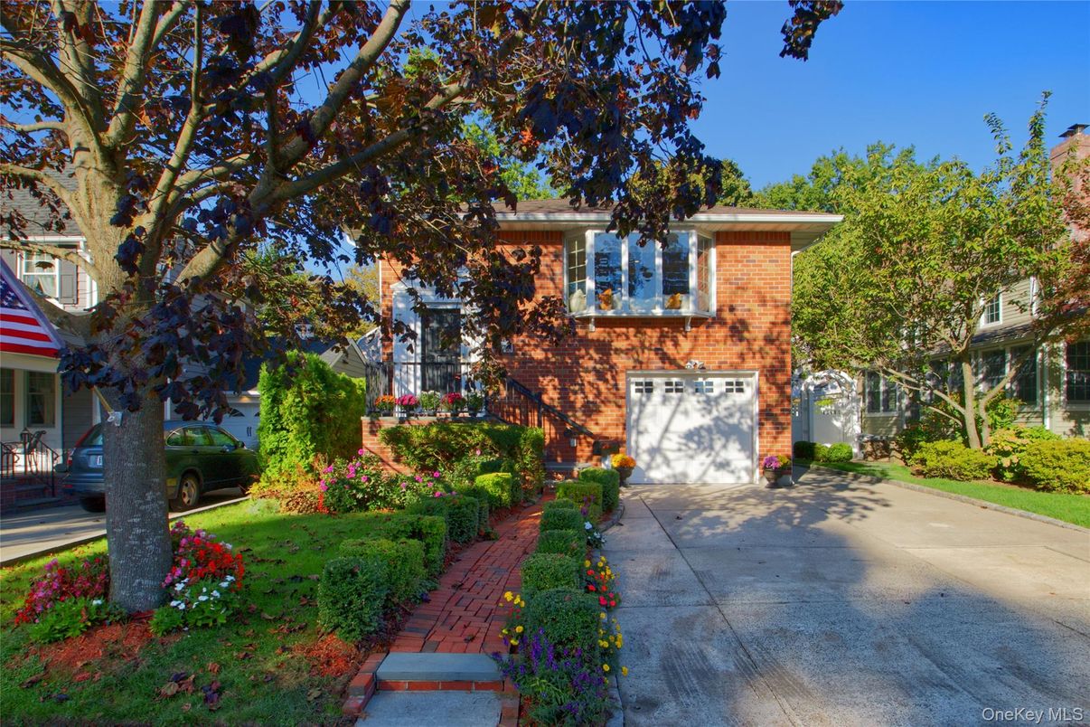 Attached, Exterior, Facade, Brick Facade, Modern