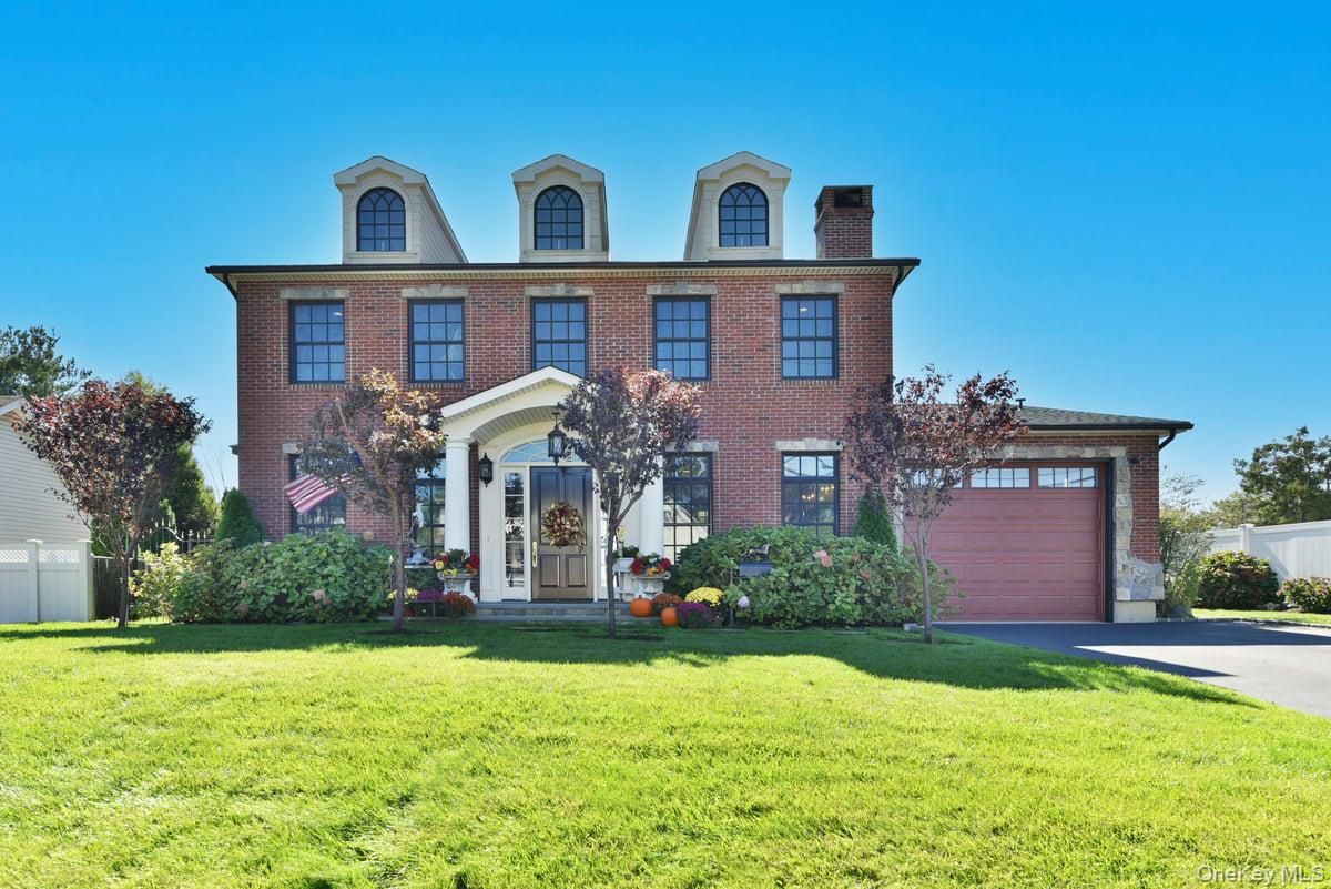 Attached, Backyard, Exterior, Facade, Brick Facade, Georgian