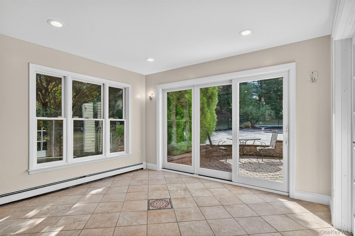 Empty room, Interior, Recessed Lighting, Sun Room