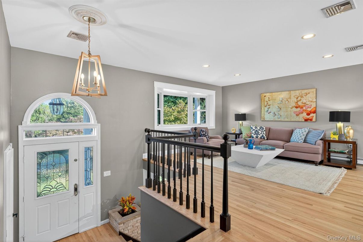 Interior, Living room, Pendant Lights, Recessed Lighting, Wood Texture Flooring