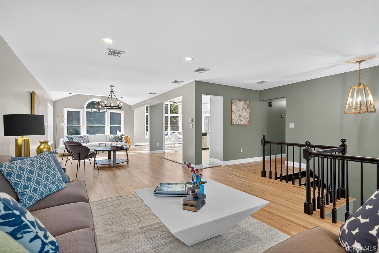 Chandelier, Dining room, Interior, Living room, Pendant Lights, Recessed Lighting, Wood Texture Flooring