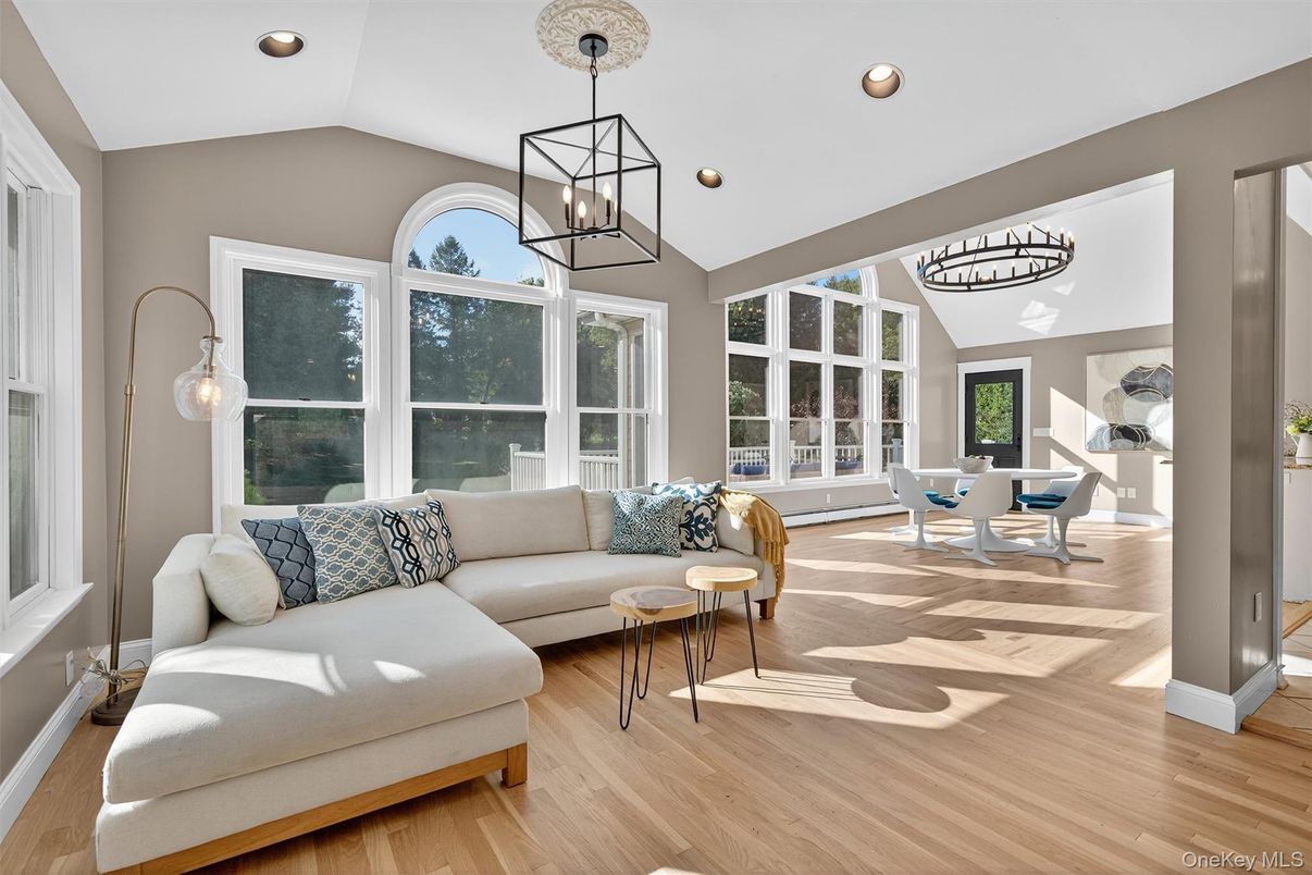 Interior, Living room, Pendant Lights, Recessed Lighting, Wood Texture Flooring