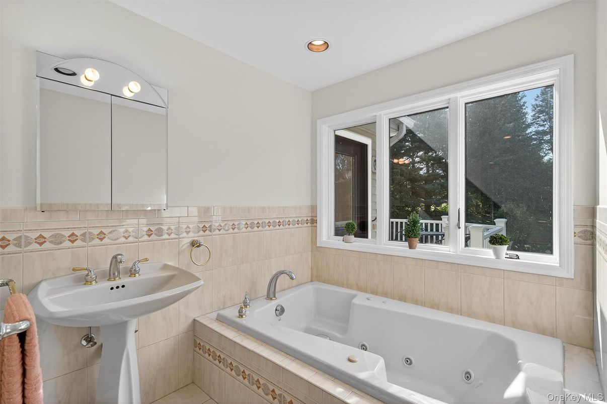 Bathroom, Interior, Recessed Lighting