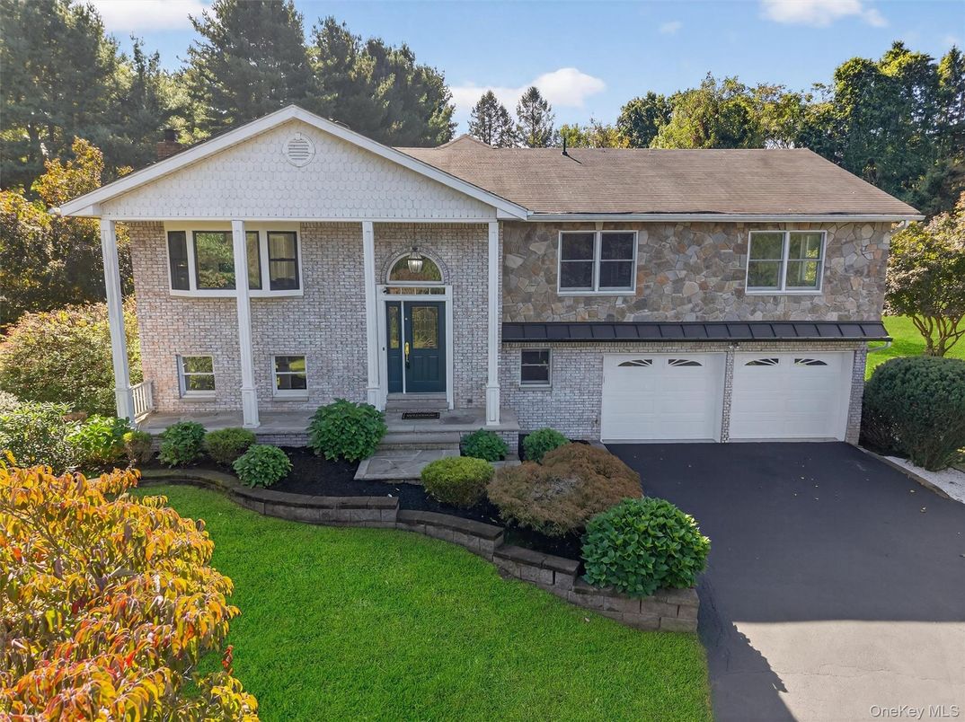 Attached, Exterior, Facade, Brick Facade, Raised Ranch