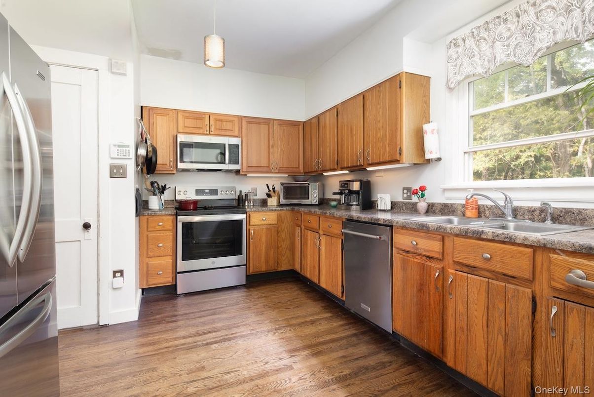 Interior, Kitchen, Pendant Lights, Stainless Steel Appliances, Wood Texture Flooring