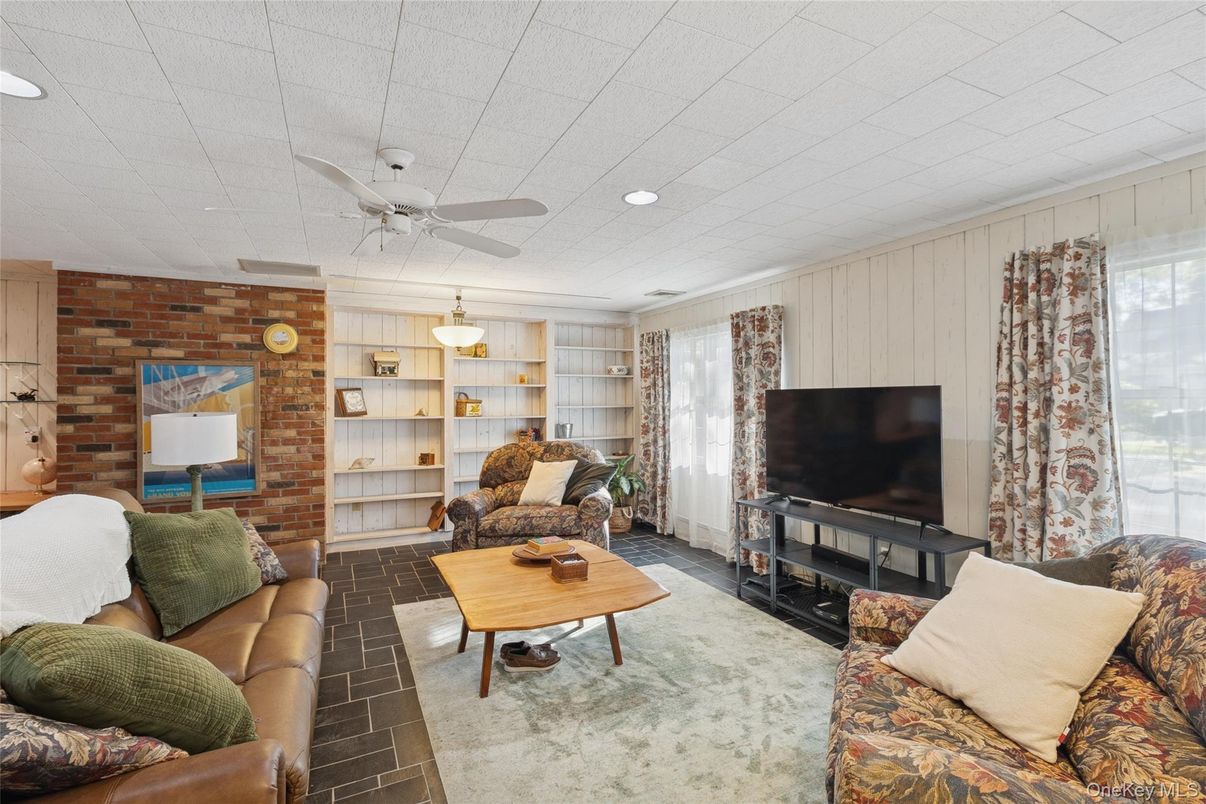 Interior, Living room, Recessed Lighting, Stone Walls