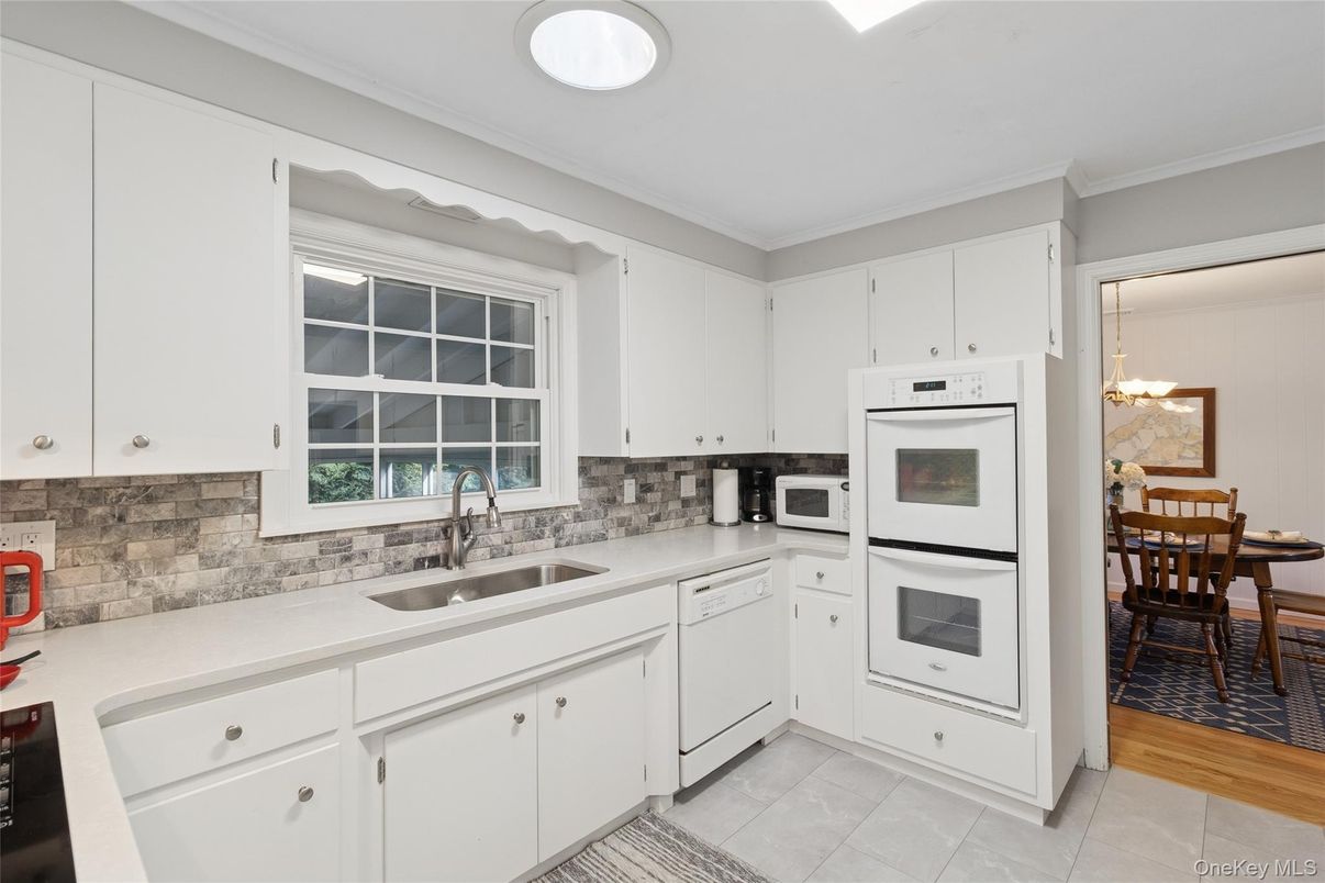 Chandelier, Dining room, Interior, Kitchen