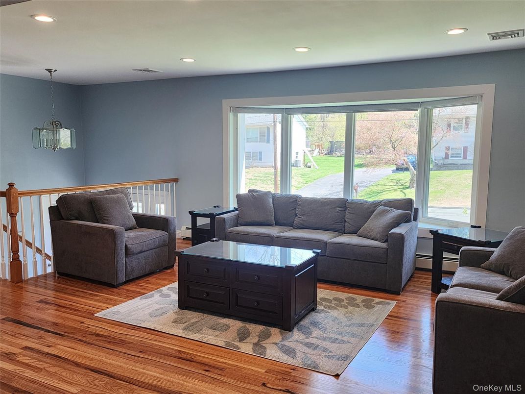 Interior, Living room, Pendant Lights, Recessed Lighting, Wood Texture Flooring