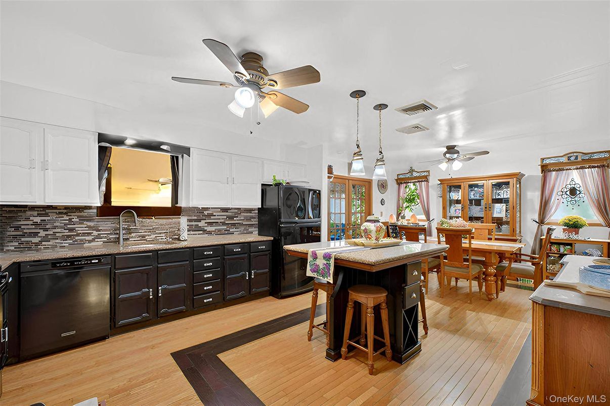 Dining room, Interior, Kitchen, Pendant Lights, Wood Texture Flooring