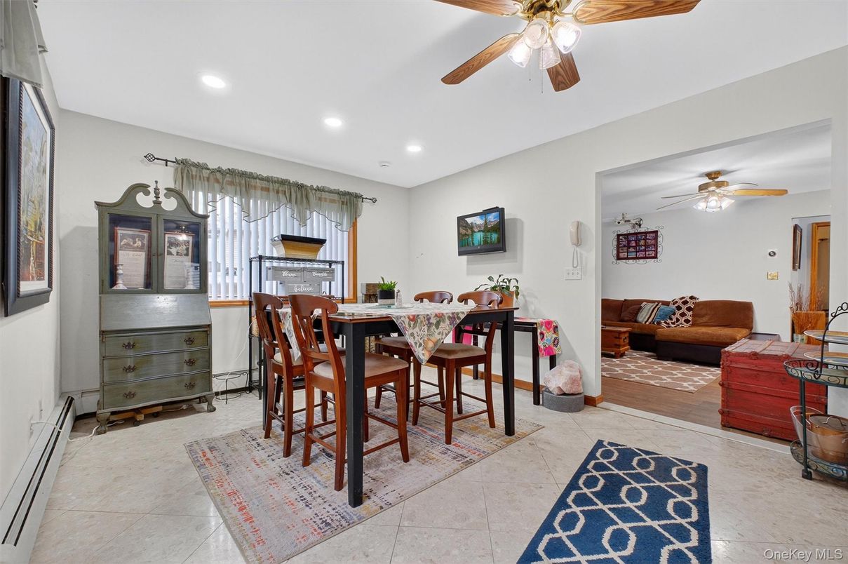 Dining room, Interior, Recessed Lighting
