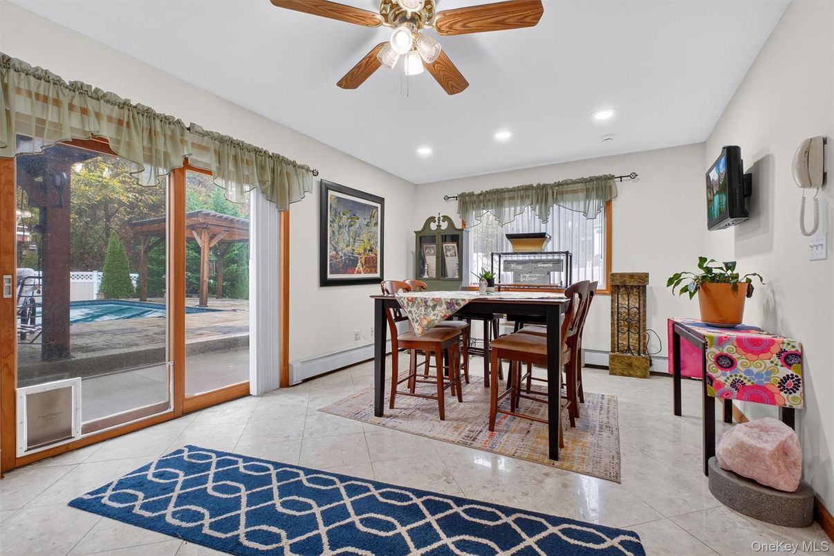 Dining room, Interior, Recessed Lighting