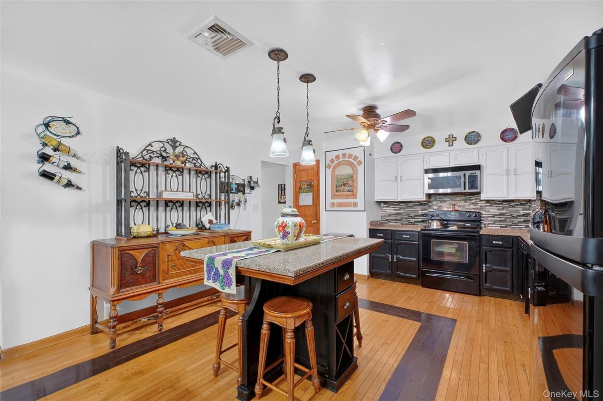 Interior, Kitchen, Pendant Lights, Wood Texture Flooring