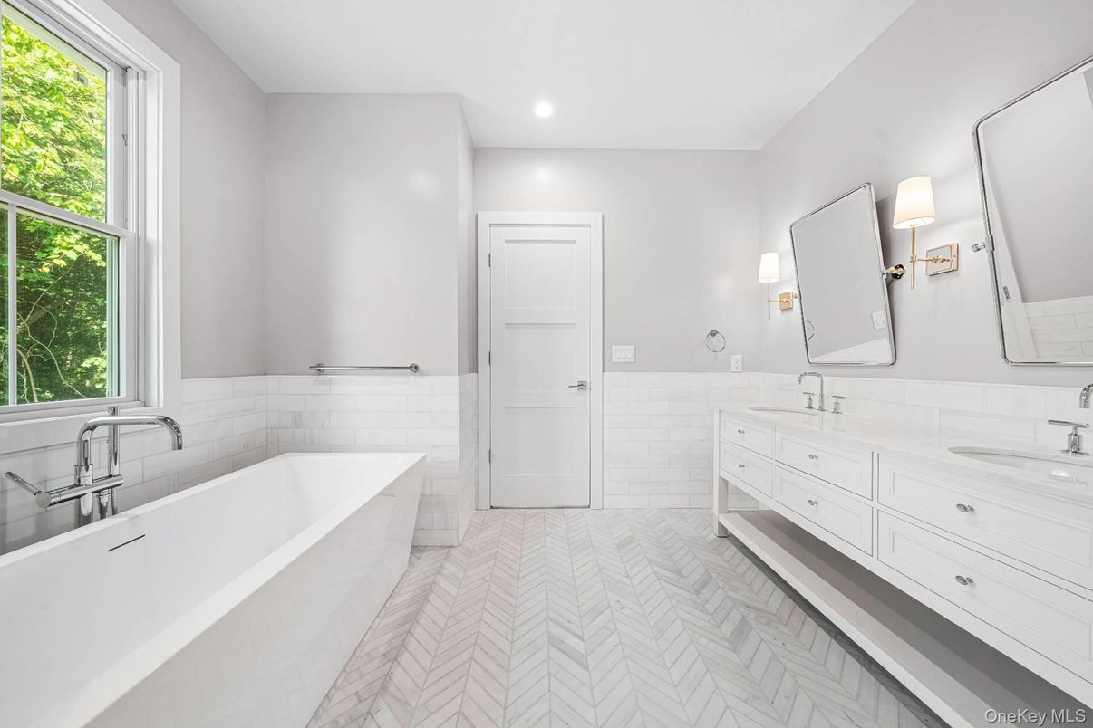 Bathroom, Dual Sink Vanities, Free Standing Baths, Interior, Recessed Lighting