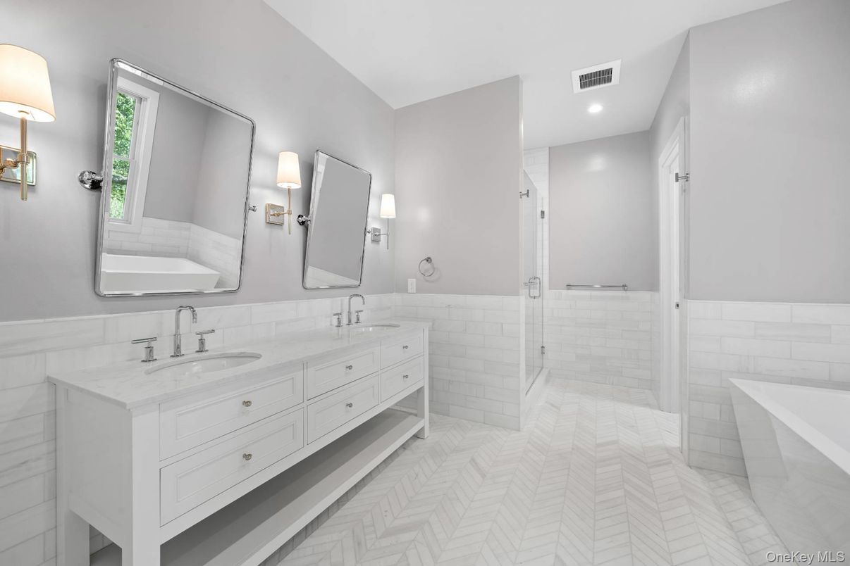 Bathroom, Dual Sink Vanities, Interior, Recessed Lighting