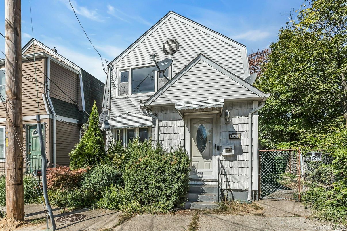 Exterior, Facade, Queen Anne Victorian